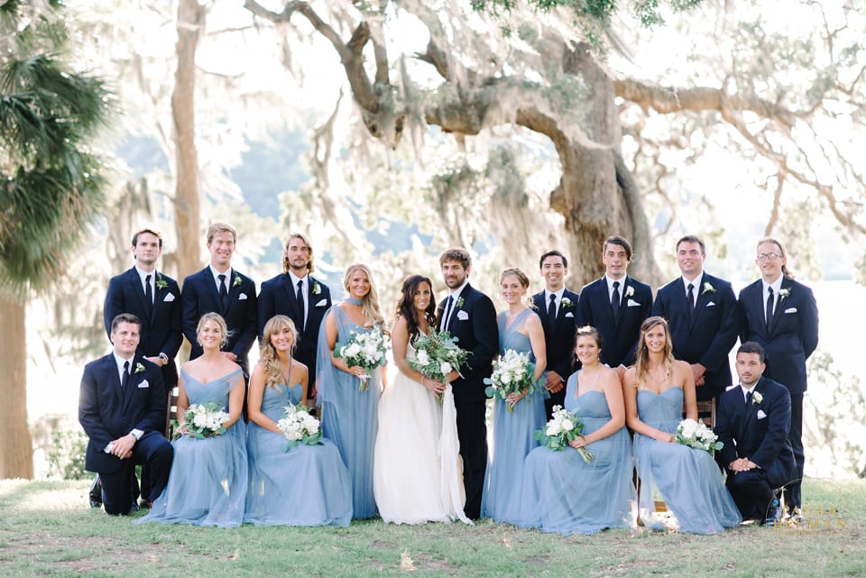 How to pose a large bridal party during your wedding. 15 people bridal party pose and ideas