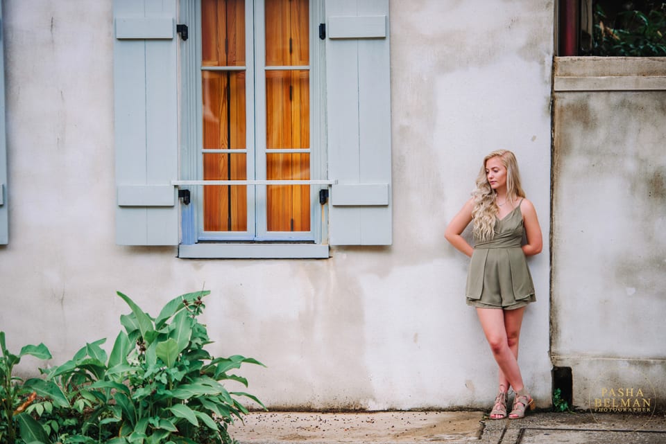 high school senior pictures in downtown Charleston SC by Pasha Belman Photographer