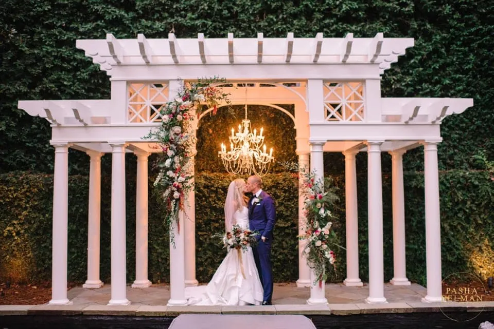 The William Aiken House is a prestigious and historic luxury wedding venue in the heart of Charleston, South Carolina