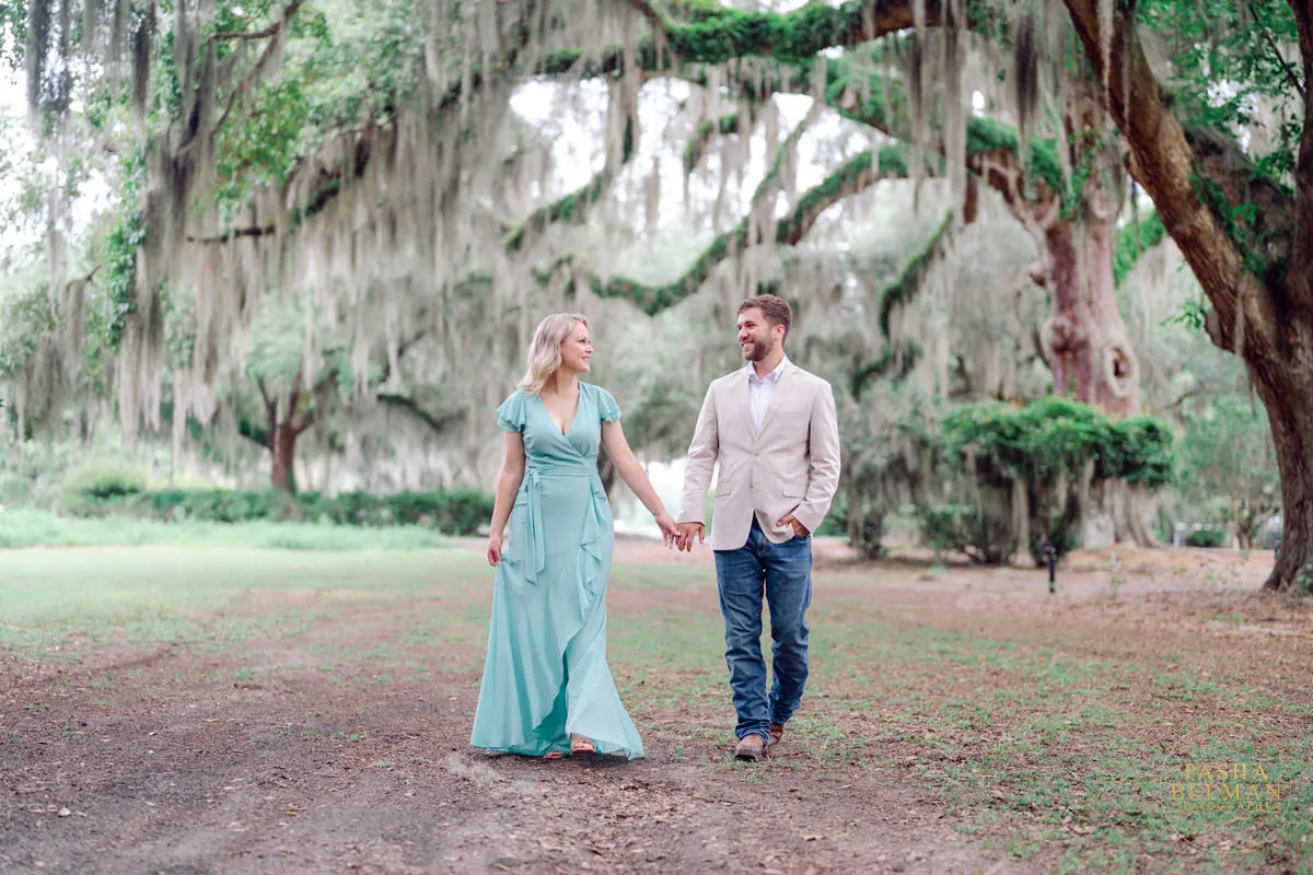 Classic Engagement Photo Ideas near Charleston, South Carolina 