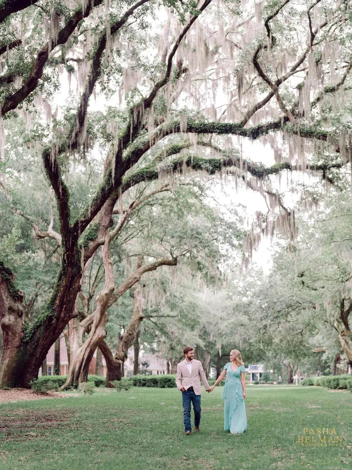 Classic Engagement Photo Ideas near Charleston, South Carolina 