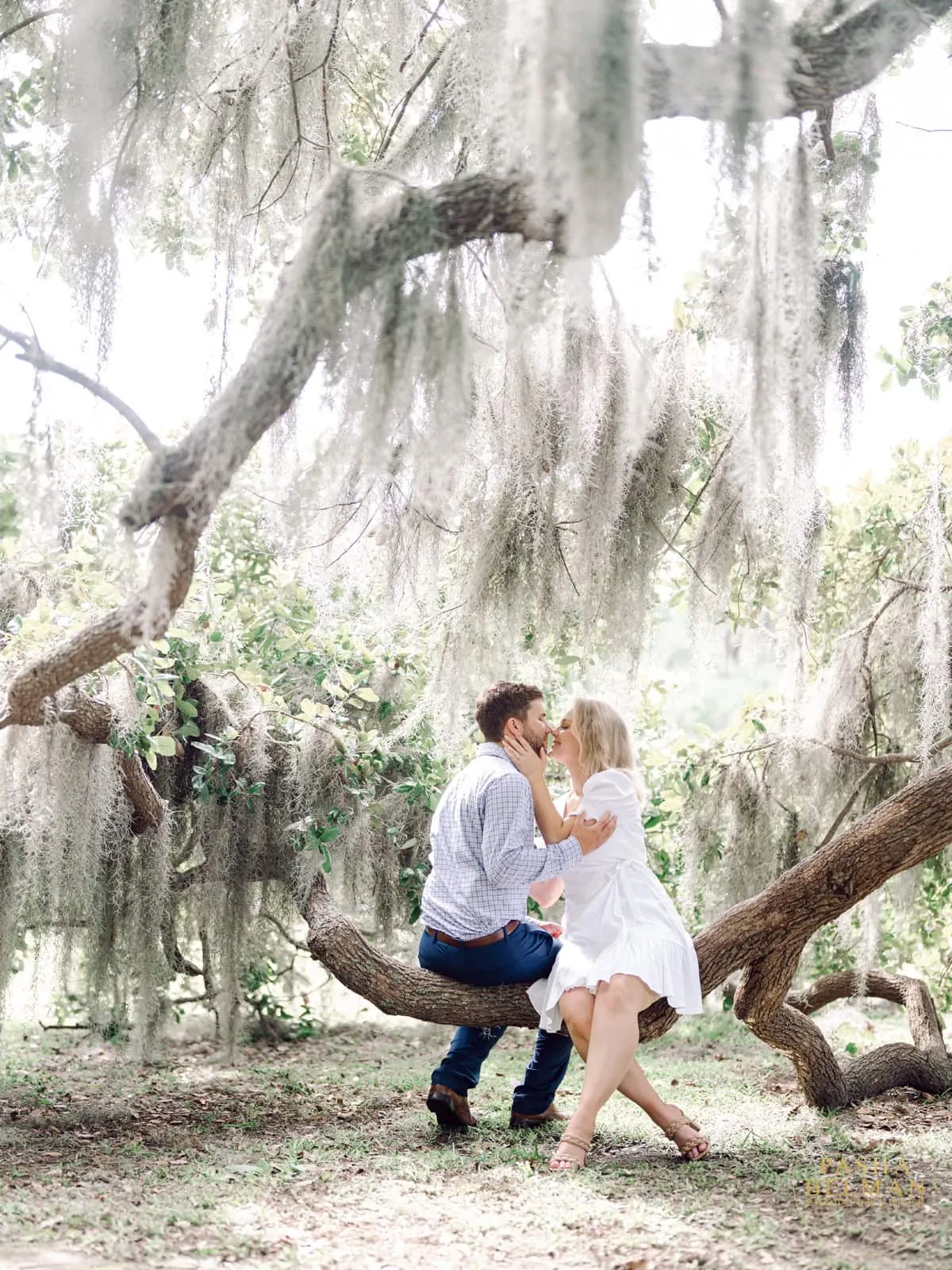 Classic Engagement Photo Ideas near Charleston, South Carolina 