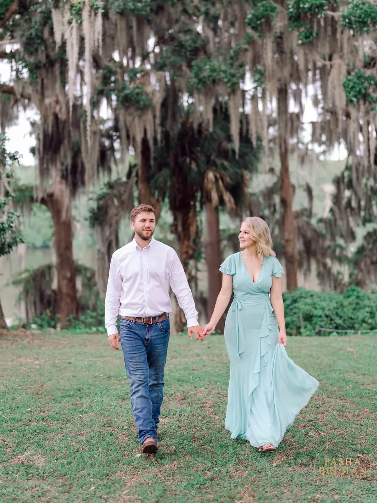 Classic Engagement Photo Ideas near Charleston, South Carolina 