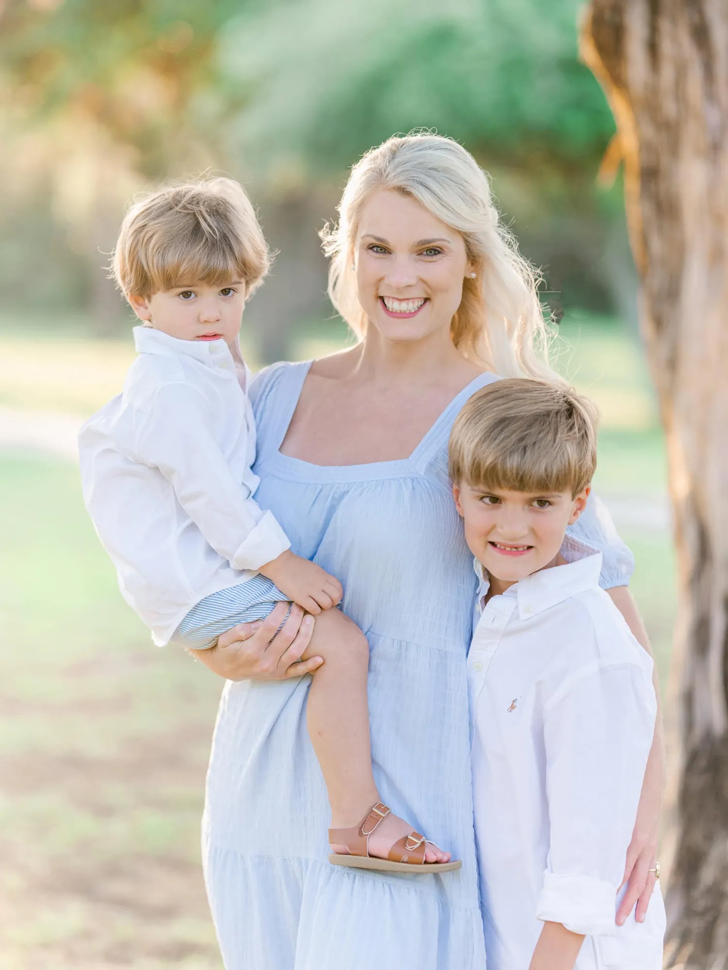 Alexander family photographed near the water during their evening session