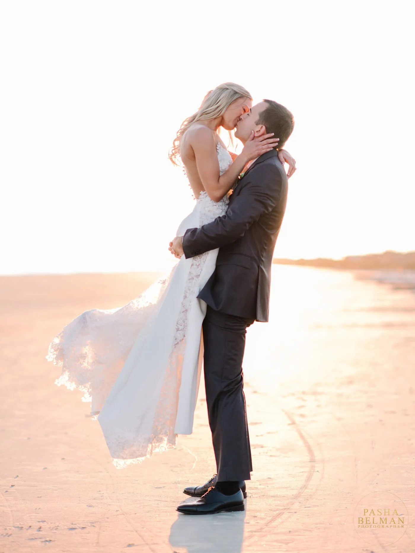 Best Wedding Photos Poses Every Couple Should Know