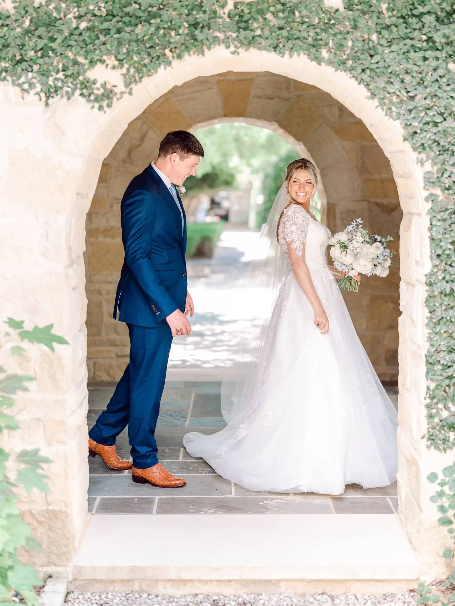 Best Wedding Photos Poses Every Couple Should Know