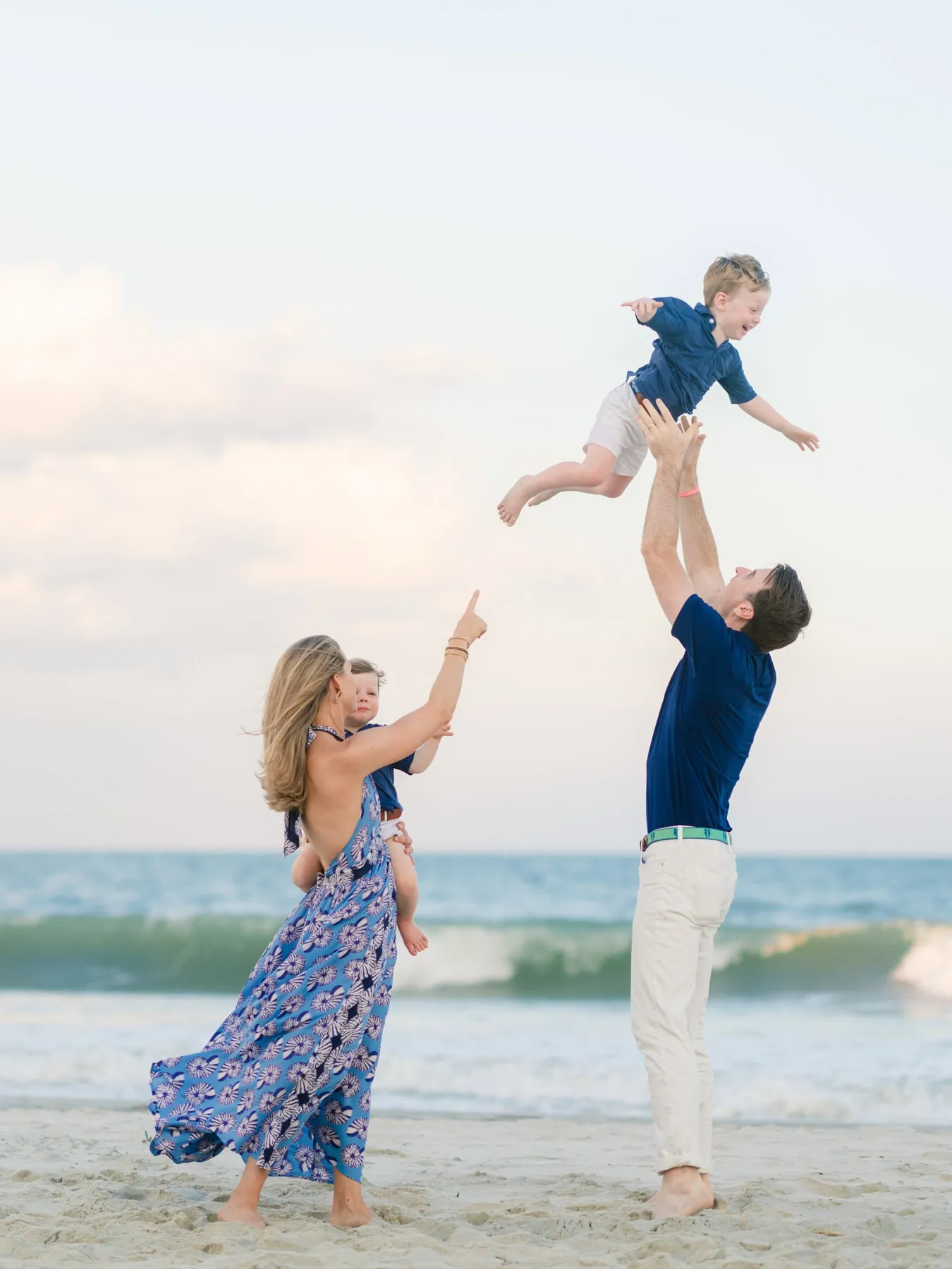 Large family photo session in Litchfield Beach SC by Pasha Belman Photography