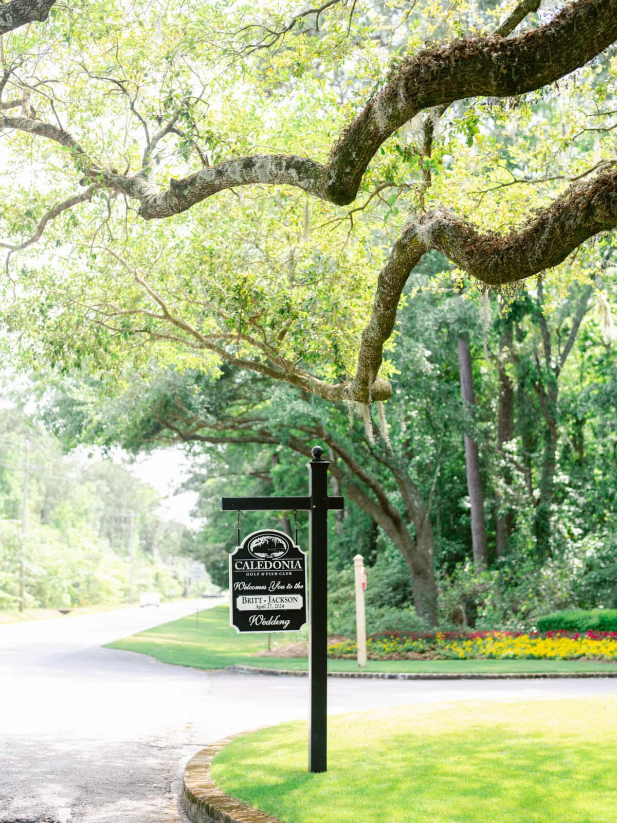 Spring Wedding Under the Oaks at Caledonia Golf and Fish Club