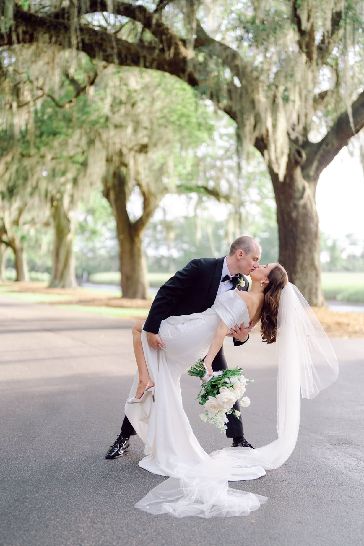 Spring Wedding Under the Oaks at Caledonia Golf and Fish Club