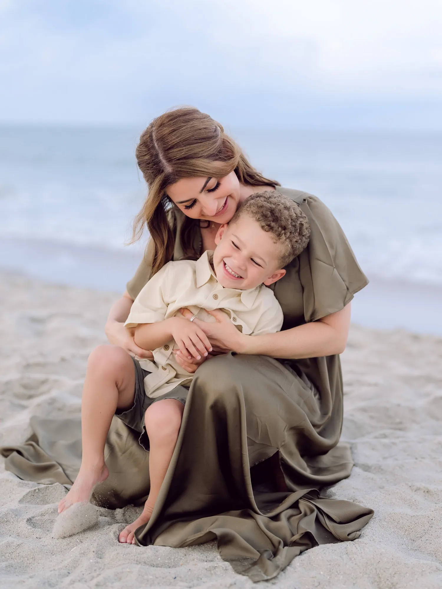Candid family moment on the beach in Myrtle Beach photographed by Pasha Belman