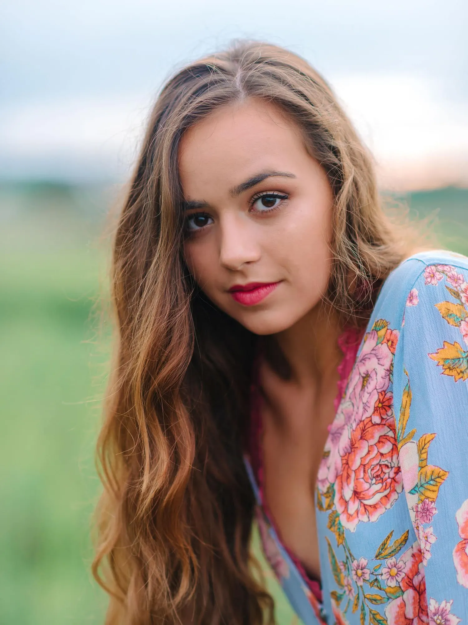 Timeless Myrtle Beach senior portrait with neutral outfit and clean coastal background by Pasha Belman Photography