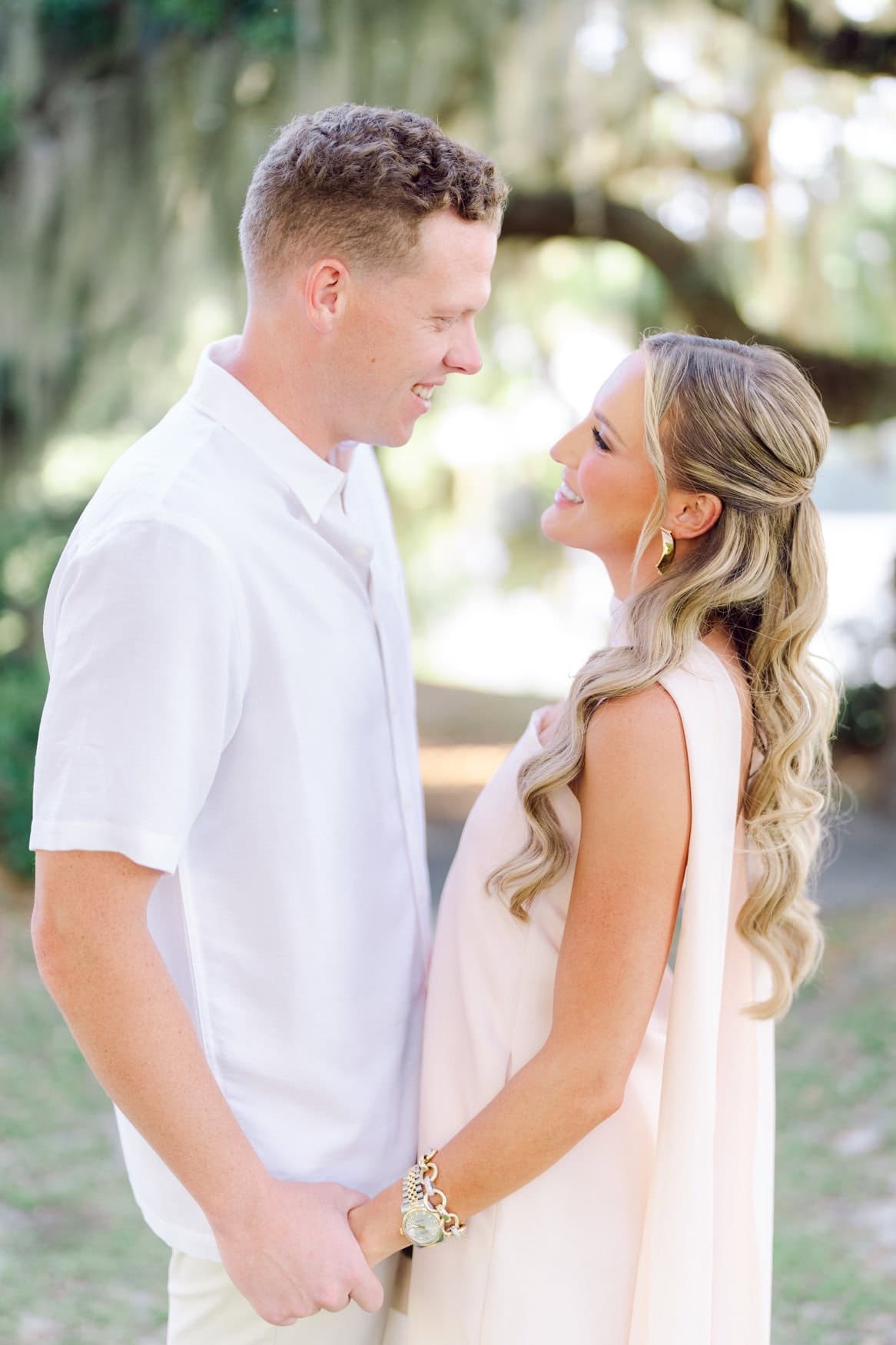 Final moments of a Pawleys Island live oak engagement session photographed by Pasha Belman Photography