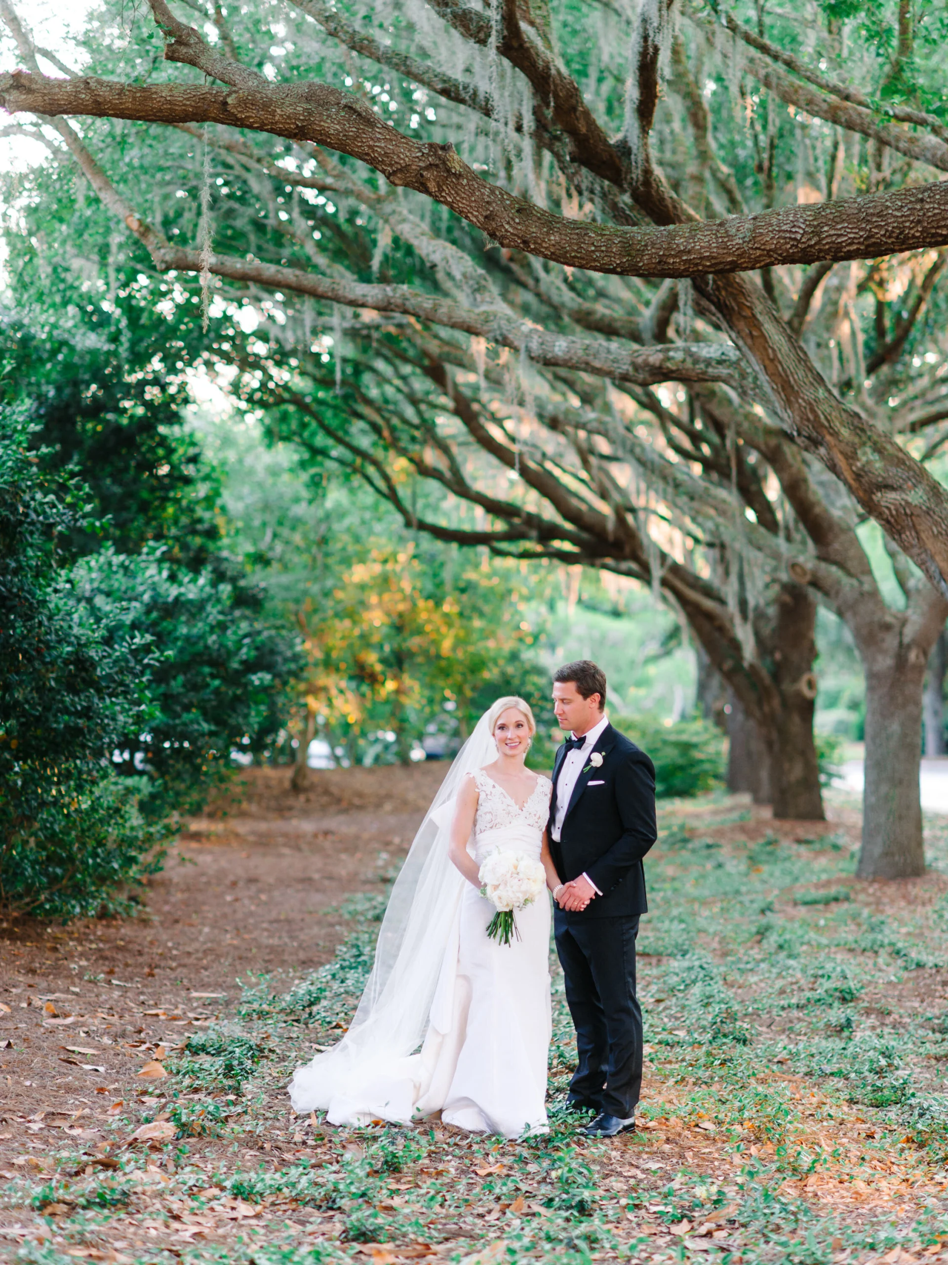Bride and groom under the live oaks at a DeBordieu Colony Club wedding